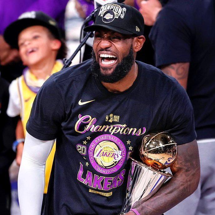 队夺冠的球, edbfj